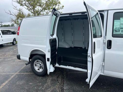 2025 Chevrolet Express 2500 RWD 2500 Regular Wheelbase WT