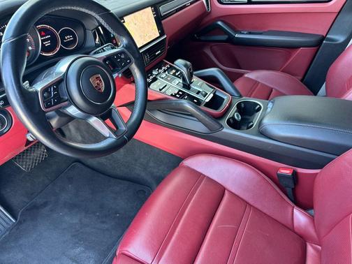 Carrara White Metallic 2023 Porsche Cayenne Platinum Edition