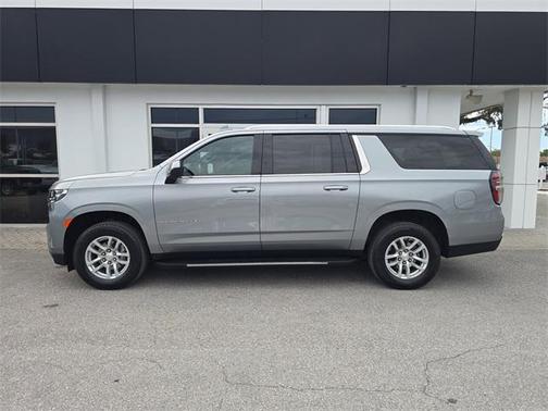 2024 Chevrolet Suburban LT