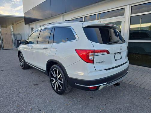 2022 Honda Pilot Touring 8-Passenger