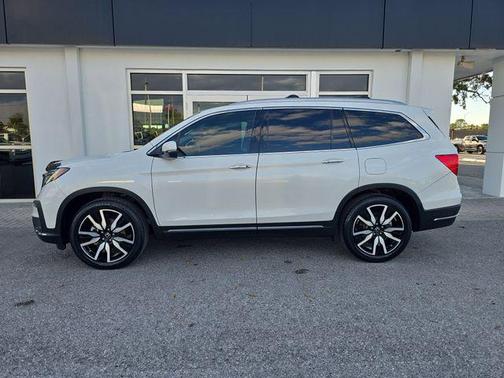 2022 Honda Pilot Touring 8-Passenger