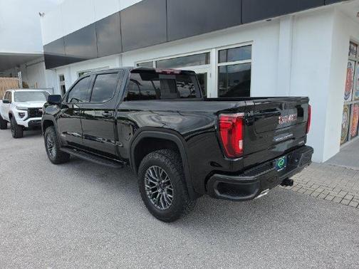 Onyx Black 2022 GMC Sierra 1500 AT4