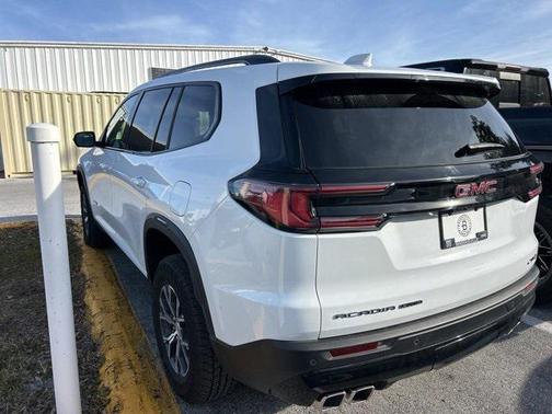 2024 GMC Acadia AWD AT4