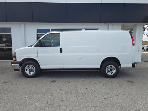 2022 GMC Savana 2500 Work Van