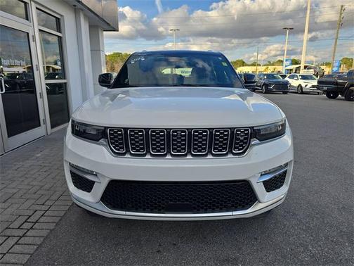 2022 Jeep Grand Cherokee Summit
