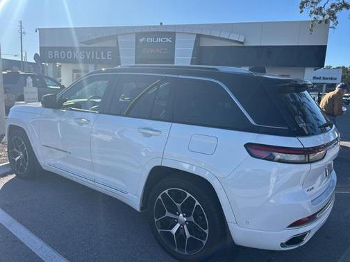 2022 Jeep Grand Cherokee Summit