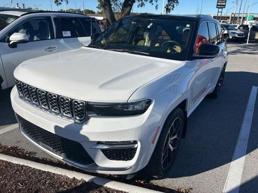 2022 Jeep Grand Cherokee Summit