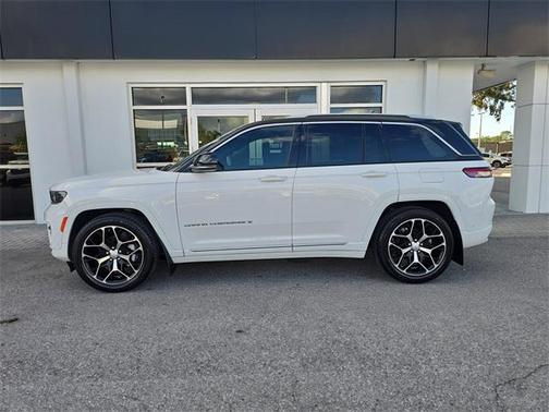 2022 Jeep Grand Cherokee Summit
