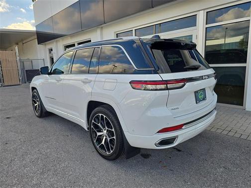 2022 Jeep Grand Cherokee Summit