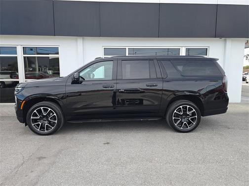 2025 Chevrolet Suburban RST