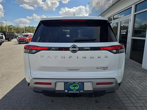 2025 Nissan Pathfinder Platinum 4WD