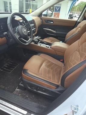 2025 Nissan Pathfinder Platinum 4WD