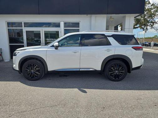 2025 Nissan Pathfinder Platinum 4WD