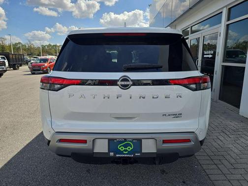 2025 Nissan Pathfinder Platinum 4WD