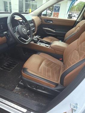 2025 Nissan Pathfinder Platinum 4WD