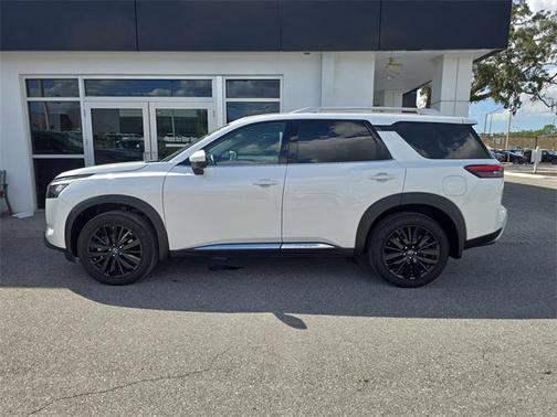 2025 Nissan Pathfinder Platinum 4WD