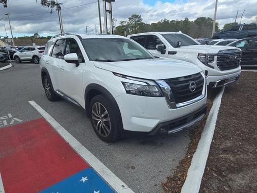 2025 Nissan Pathfinder Platinum 4WD