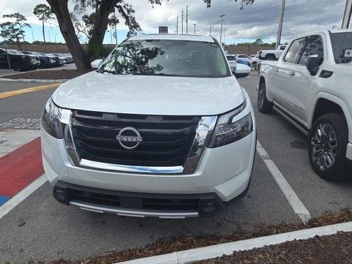 2025 Nissan Pathfinder Platinum 4WD