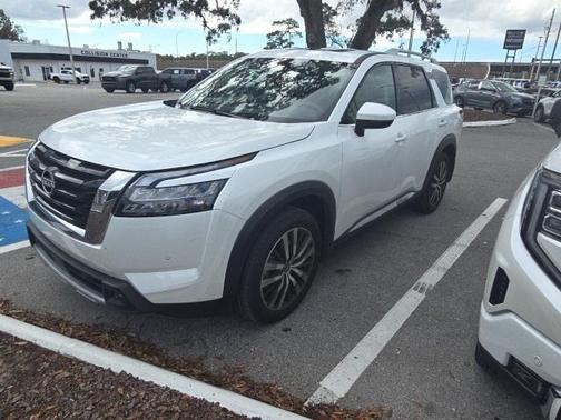 2025 Nissan Pathfinder Platinum 4WD