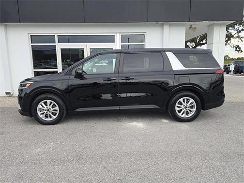 2023 Kia Carnival LX