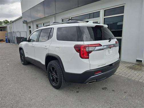 2023 GMC Acadia AWD AT4