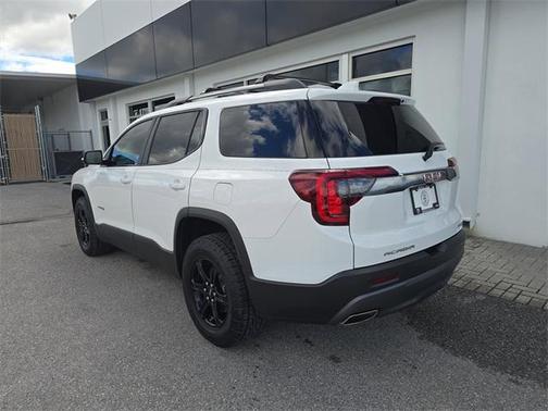 2023 GMC Acadia AWD AT4