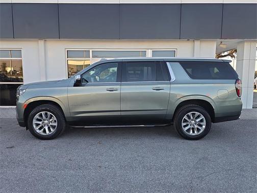 2023 Chevrolet Suburban Premier