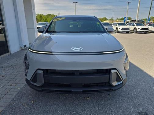 2025 Hyundai KONA SE