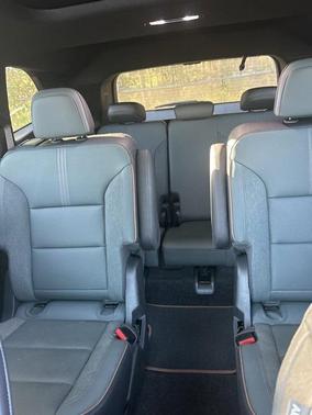 2025 GMC Acadia AWD AT4