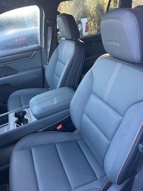 2025 GMC Acadia AWD AT4