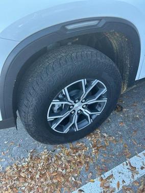 2025 GMC Acadia AWD AT4