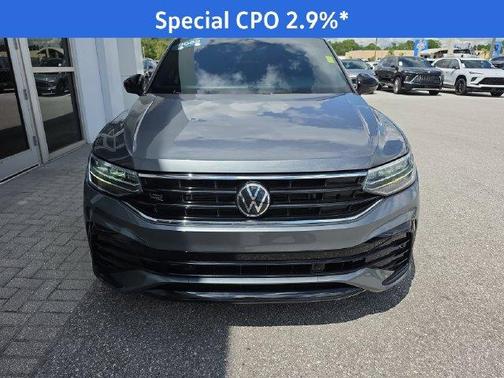 Platinum Gray Metallic 2022 Volkswagen Tiguan 2.0T SE R-Line Black