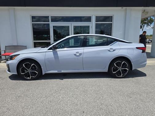 Gray Sky Pearl 2024 Nissan Altima SR Intelligent AWD