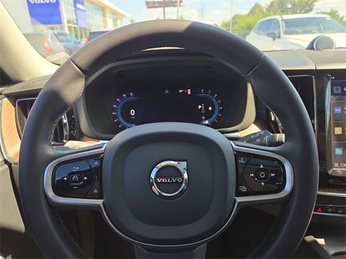 2023 Volvo XC60 B5 AWD Ultimate Bright