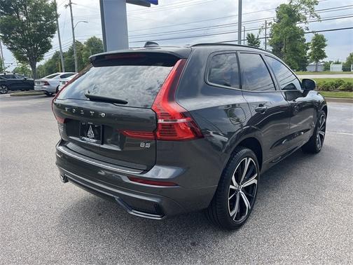 2022 Volvo XC60 B5 FWD R-Design