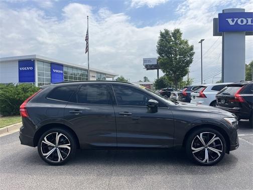 2022 Volvo XC60 B5 FWD R-Design