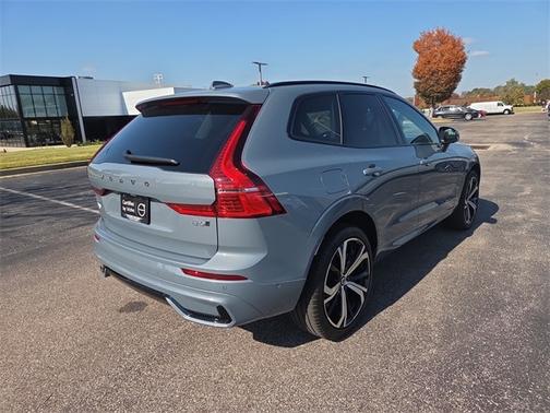 2023 Volvo XC60 B6 AWD Ultimate Dark