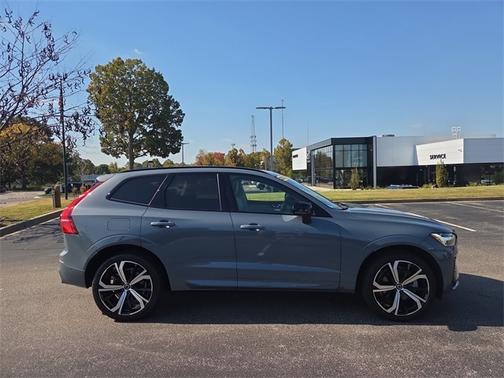 2023 Volvo XC60 B6 AWD Ultimate Dark