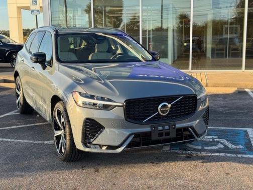 2023 Volvo XC60 B6 AWD Ultimate Dark