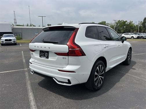2023 Volvo XC60 B5 FWD Plus Dark