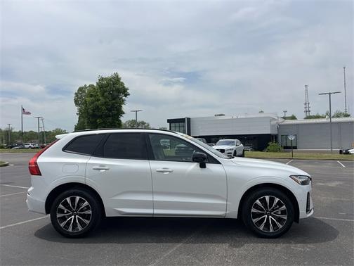 2023 Volvo XC60 B5 FWD Plus Dark