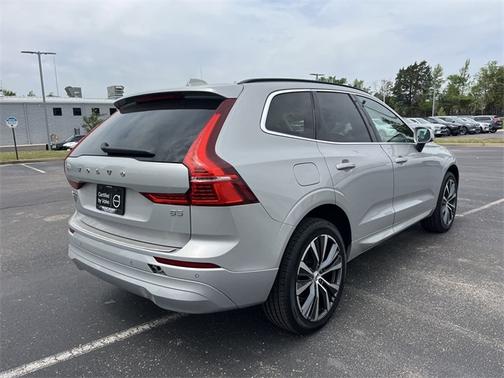 2022 Volvo XC60 B5 FWD Momentum