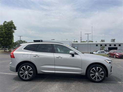 2022 Volvo XC60 B5 FWD Momentum