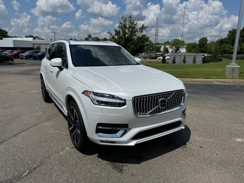 2024 Volvo XC90 B5 Plus Bright