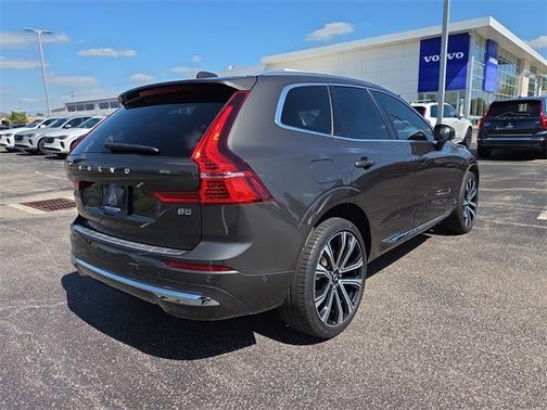 2023 Volvo XC60 B5 FWD Ultimate Bright