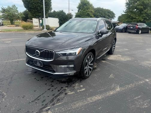 2023 Volvo XC60 B5 FWD Ultimate Bright
