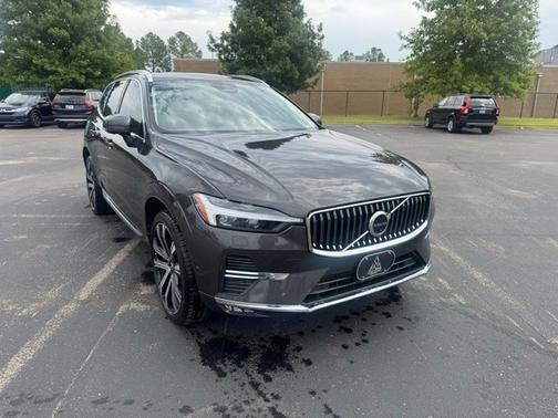 2023 Volvo XC60 B5 FWD Ultimate Bright