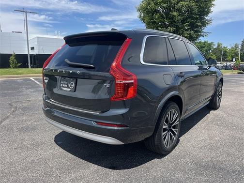 2022 Volvo XC90 T5 FWD Momentum 7 Seater