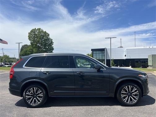 2022 Volvo XC90 T5 FWD Momentum 7 Seater