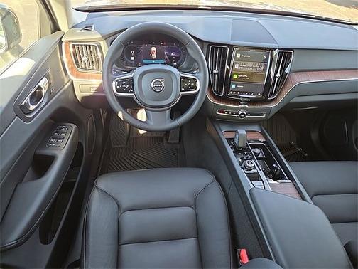 2023 Volvo XC60 Plus